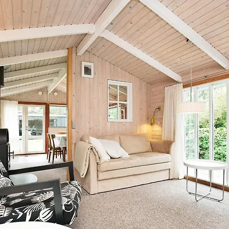 6 Person In Dannemare-by Traum